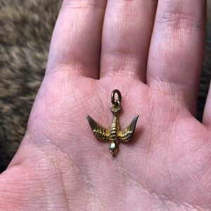 Gold toned sparrow/swift/swallow pendant